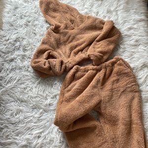 Fuzzy teddy lounge set!